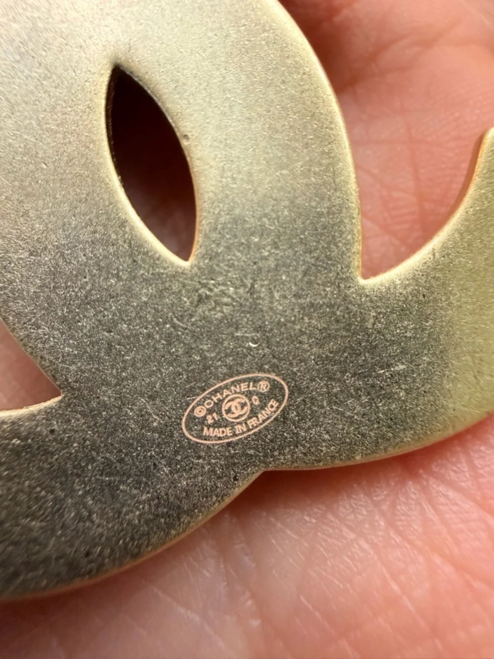 🤎CHANEL Gold-Tone CC Pendant Necklace with Mint, Purple & Bronze Accents✨ - Picture 8 of 11